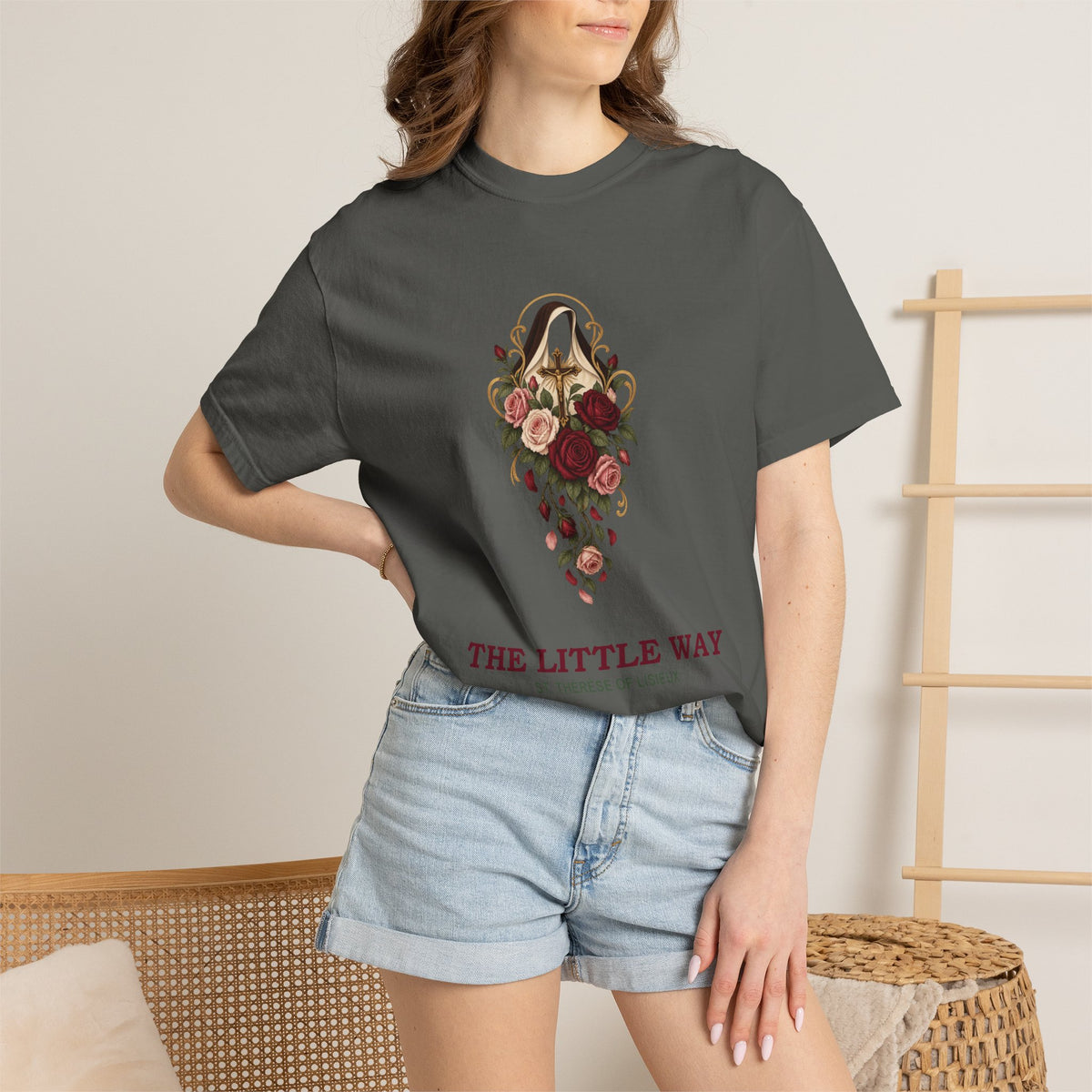 T-Shirt der heiligen Therese von Lisieux, katholisches T-Shirt zum kleinen Weg, Blumen-Shirt mit Heiligenmotiv, katholisches Geschenk für Frauen