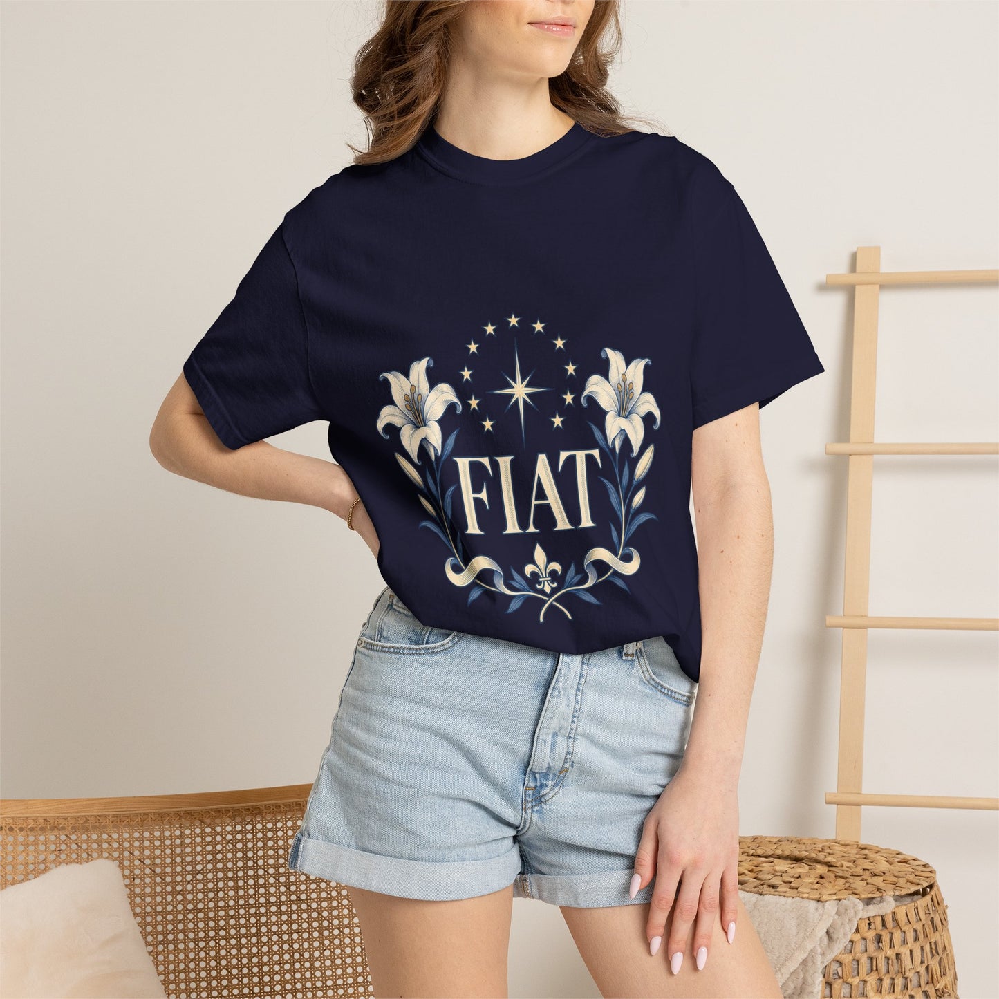Camiseta unisex Fiat con lirios marianos | Camiseta católica de Nuestra Señora