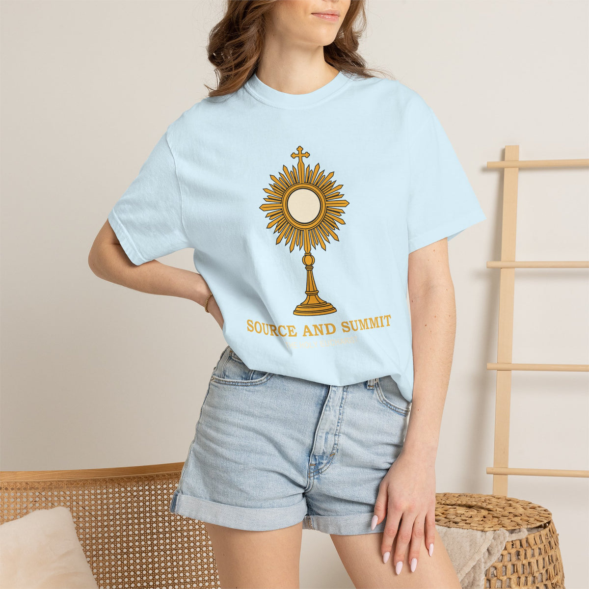 Camiseta «La Eucaristía, fuente y cumbre», camiseta católica con custodia, camiseta de adoración, regalo para la Primera Comunión