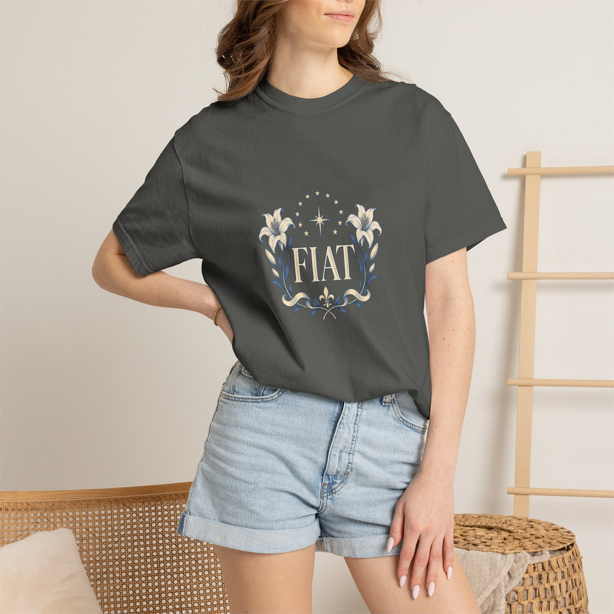Camiseta unisex Fiat con lirios marianos | Camiseta católica de Nuestra Señora