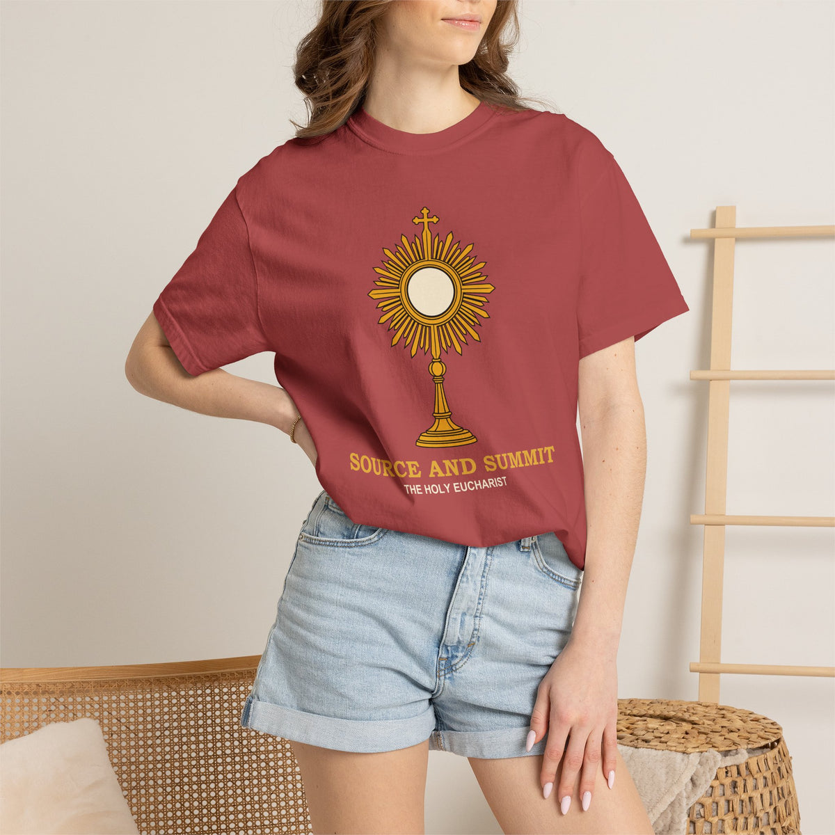 Camiseta «La Eucaristía, fuente y cumbre», camiseta católica con custodia, camiseta de adoración, regalo para la Primera Comunión