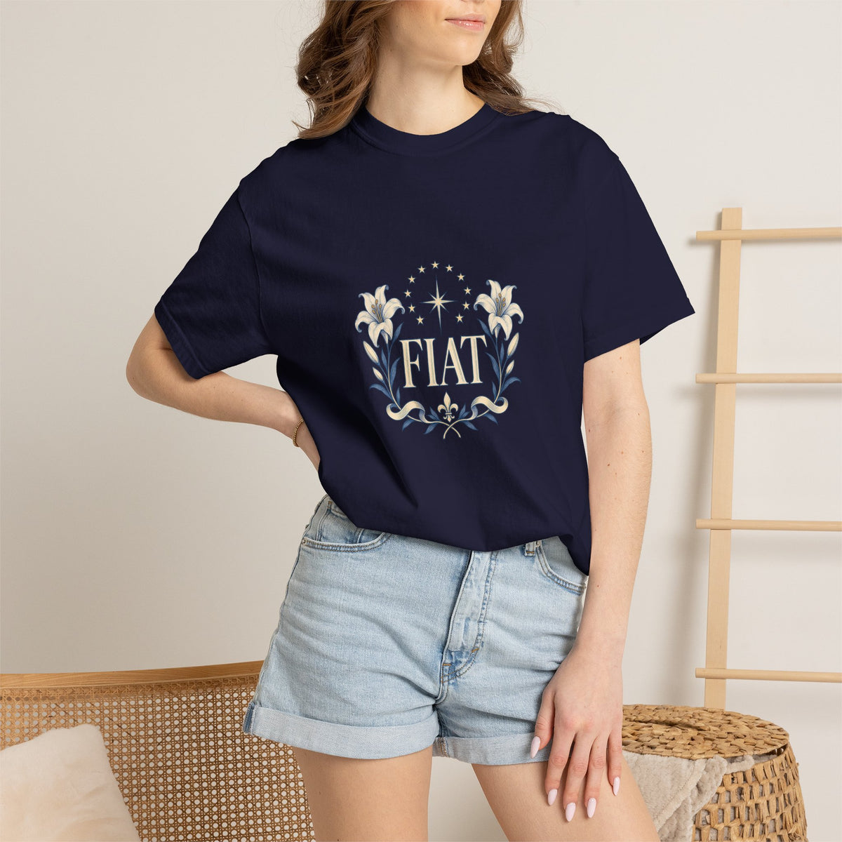 Camiseta unisex Fiat con lirios marianos | Camiseta católica de Nuestra Señora