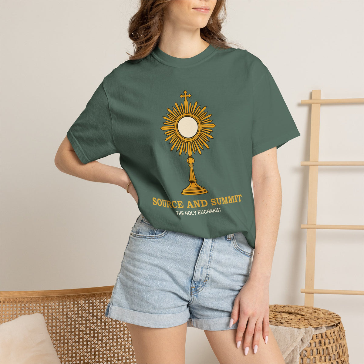 Camiseta «La Eucaristía, fuente y cumbre», camiseta católica con custodia, camiseta de adoración, regalo para la Primera Comunión
