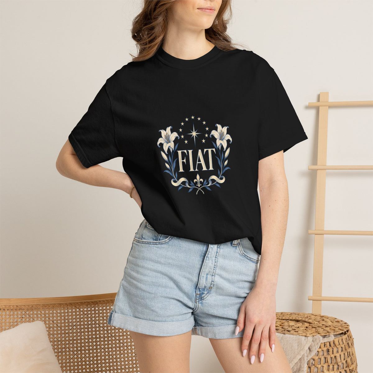 Camiseta unisex Fiat con lirios marianos | Camiseta católica de Nuestra Señora