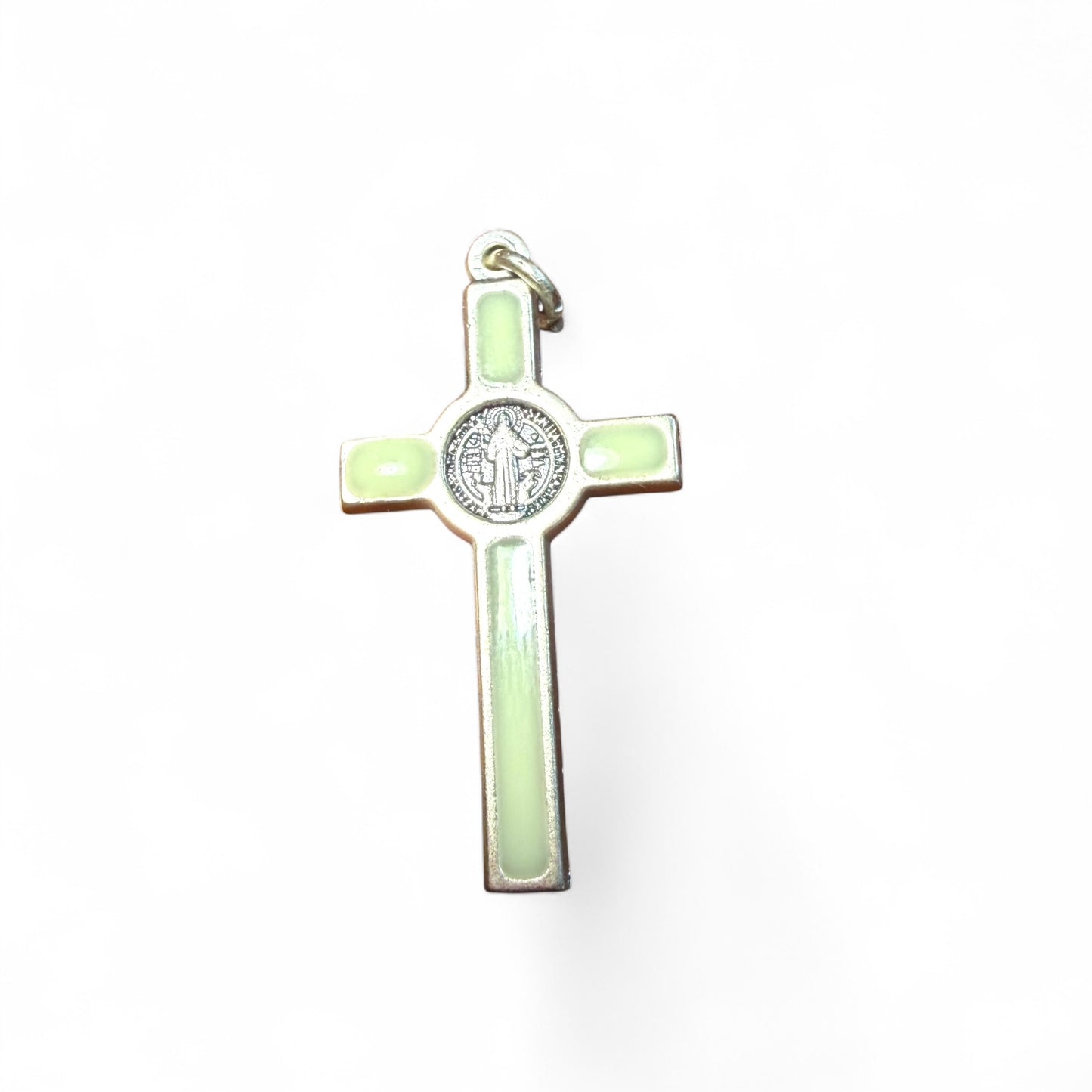 Cruz de São Bento - Esmalte que brilha no escuro - Abençoada pelo Papa Leão XIV